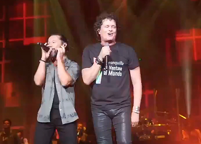 Carlos Vives se puso la camiseta de Barranquilla en su concierto en Miami