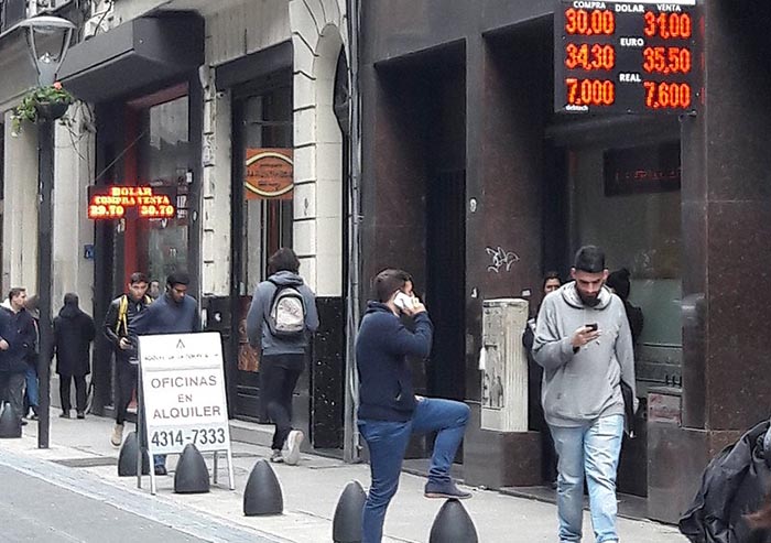 Por el ojo de la chapa