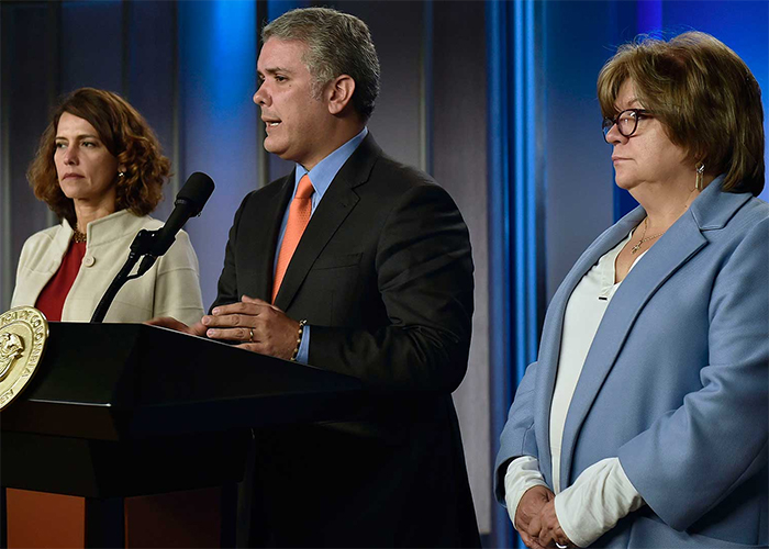 Duque y sus dos ministras pasan al tablero