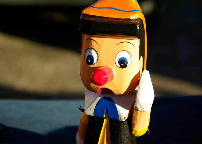 De marionetas y carpinteros