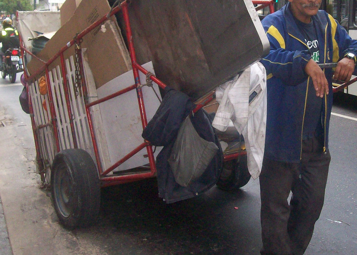 Recicladores de Medellín, en la informalidad laboral y vulnerados en sus derechos