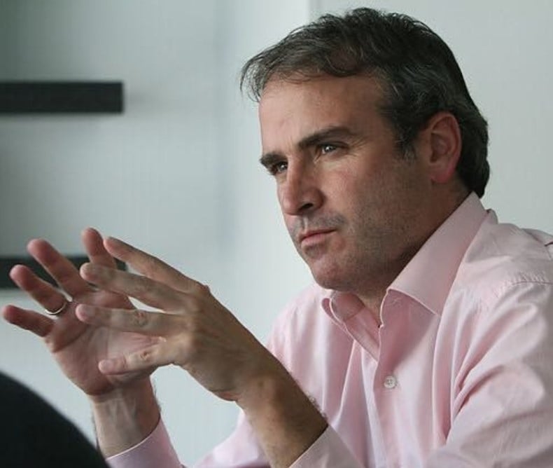 Con un trino destemplado, el Súper Robledo recibe a su reemplazo