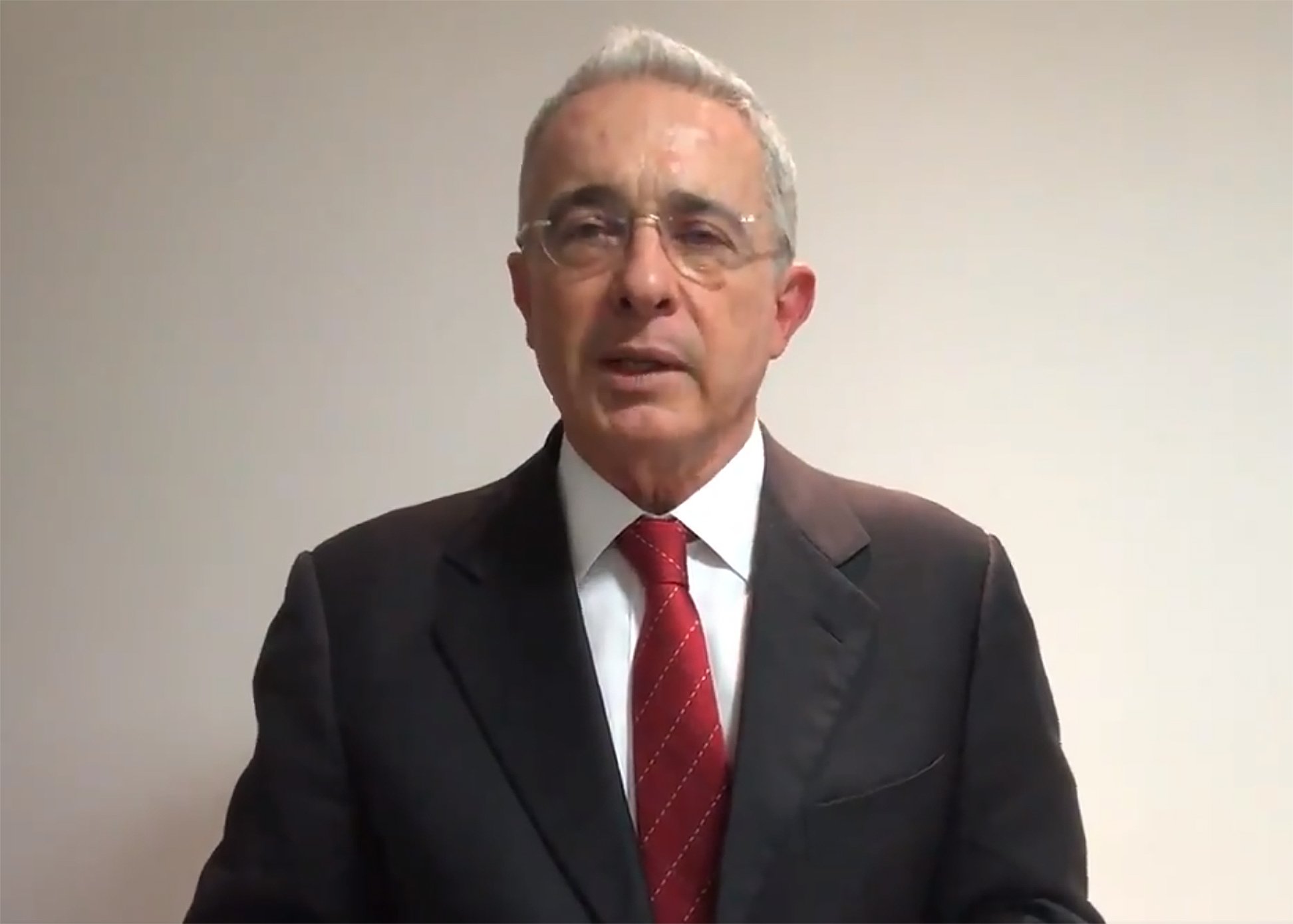 A Duque le explotó el problema de la educación dejado por Santos, dice Uribe