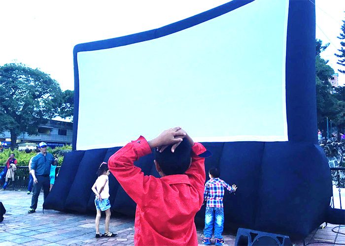  - Viajando por Colombia con una pantalla grande en el maletero