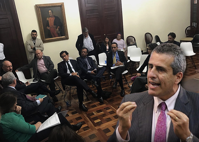La ocurrencia del senador Luis Fernando Velasco: juntar enemigos políticos