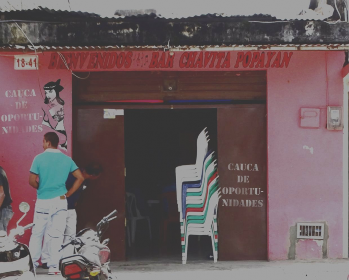 Nombre del programa de Gobierno departamental del hoy senador Temístocles Ortega “Cauca de Oportunidades”, en un burdel de una zona de tolerancia de Popayán. Foto: Diego Tobar Solarte.