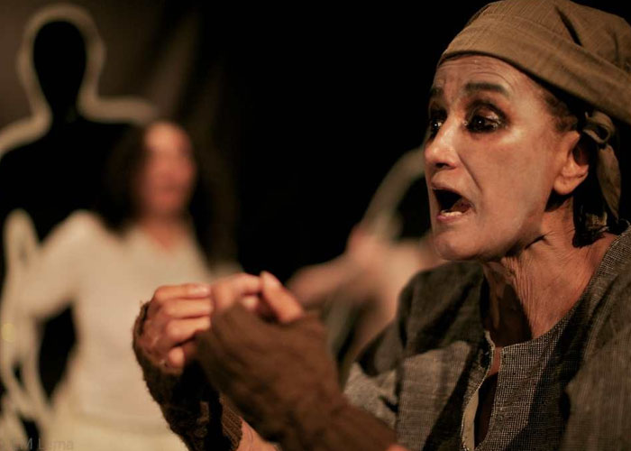 Patricia Ariza y el teatro La Candelaria, ovaciones en México