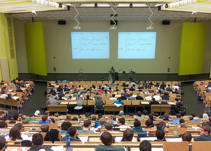 La educación pública no es gratuita