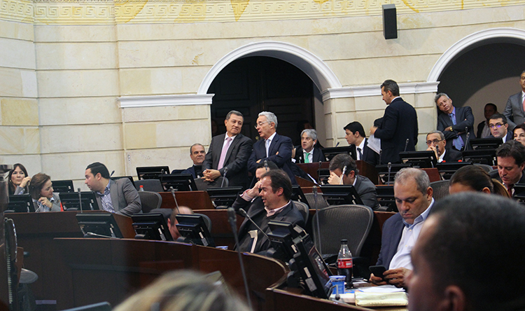 Por el ojo de la chapa