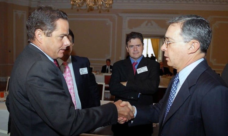 Por el ojo de la chapa