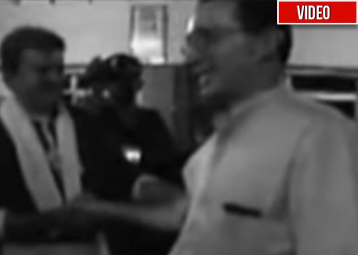 VIDEO. Cuando Uribe fue sorprendido con seguidores del paramilitarismo