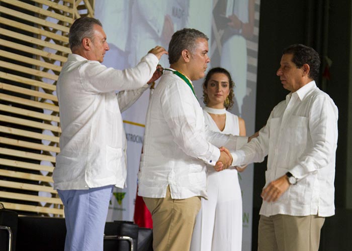 Reaparición  presidencial  con los ganaderos