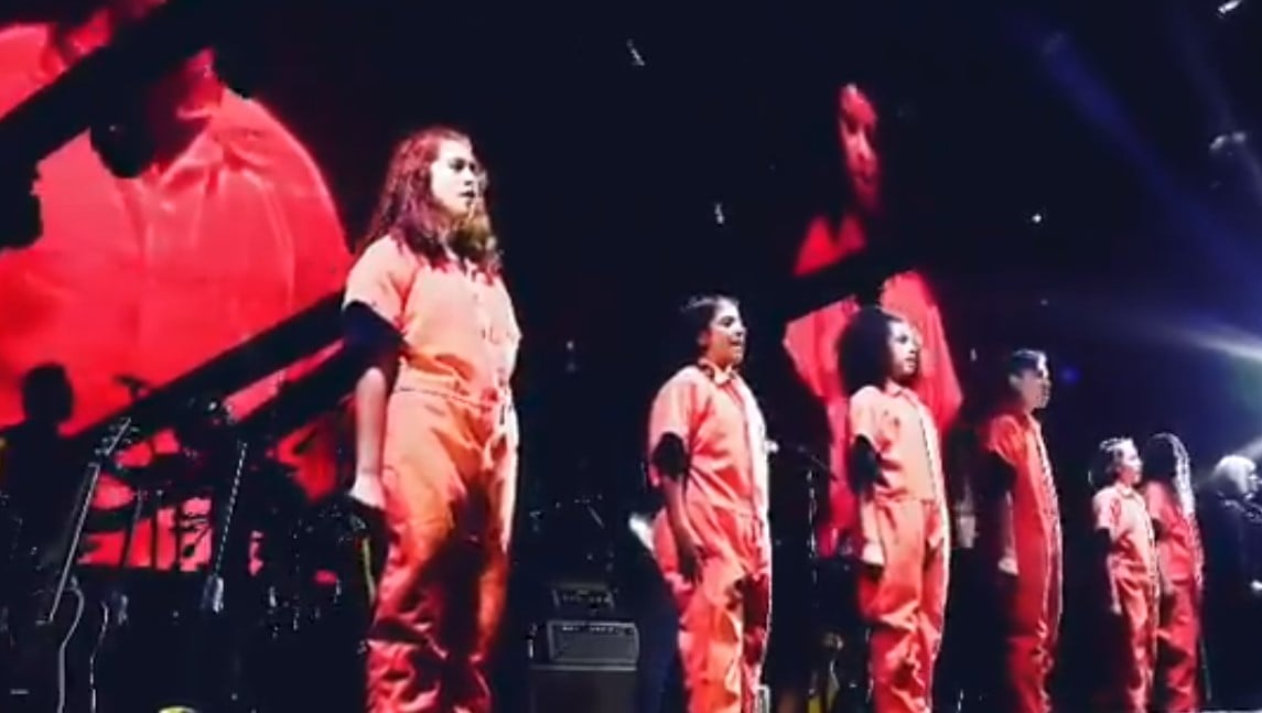 Roger Waters maravillado con el coro de niños bogotanos. Video