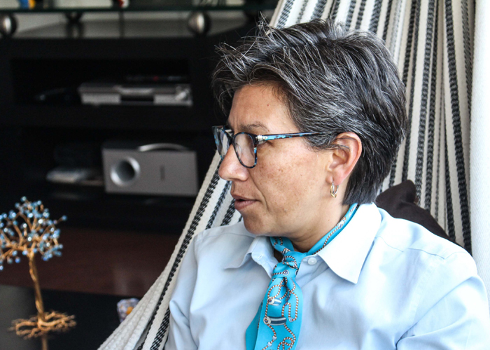 Alcaldesa, menos Twitter y más diplomacia