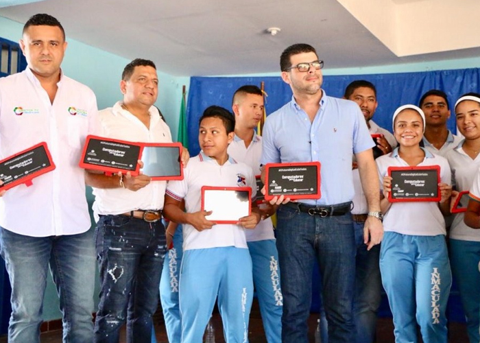 Más de diecisiete mil estudiantes cordobeses se beneficiarán con Computadores para Educar