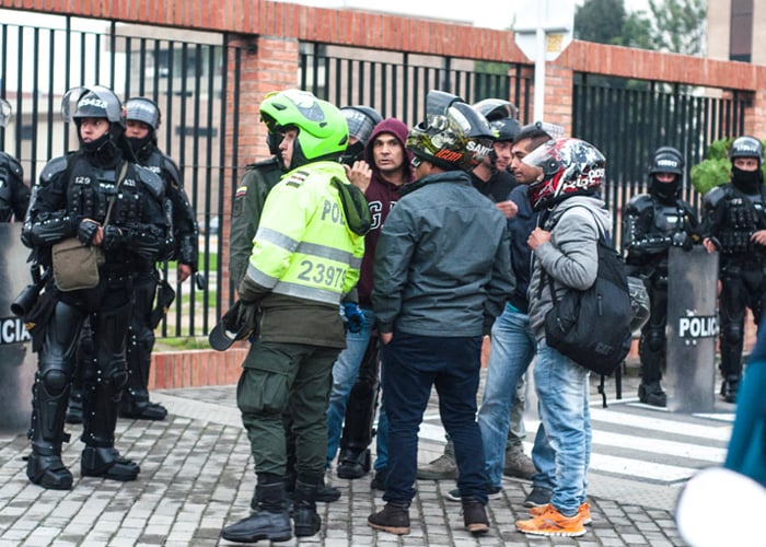 Cinco infiltrados de la policía en la marcha estudiantil en Bogotá