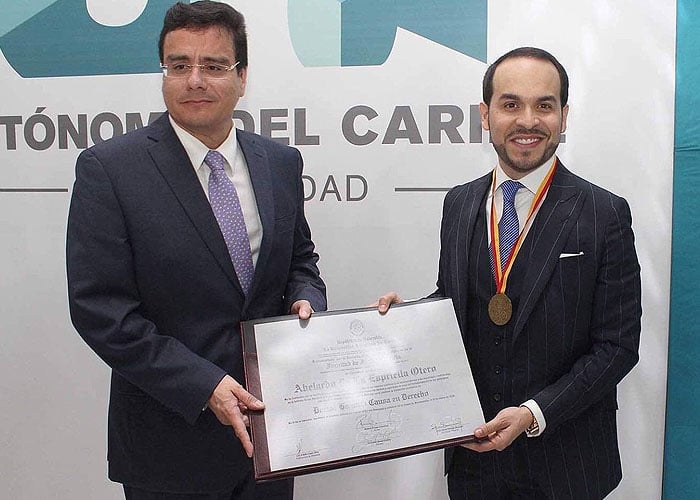 El PhD de Abelardo De La Espriella se lo dio el polémico Ramsés Vargas