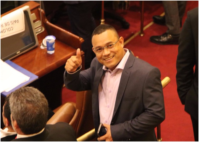 El reemplazo de Santrich en el Congreso llegó para defenderlo