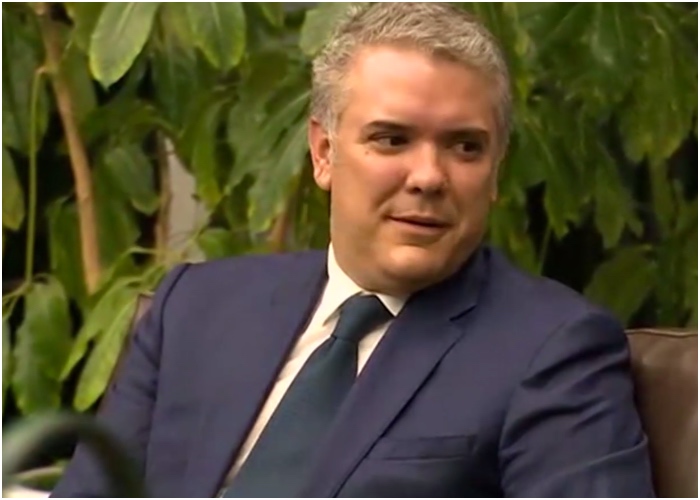 El austero viaje de Duque a la posesión de AMLO