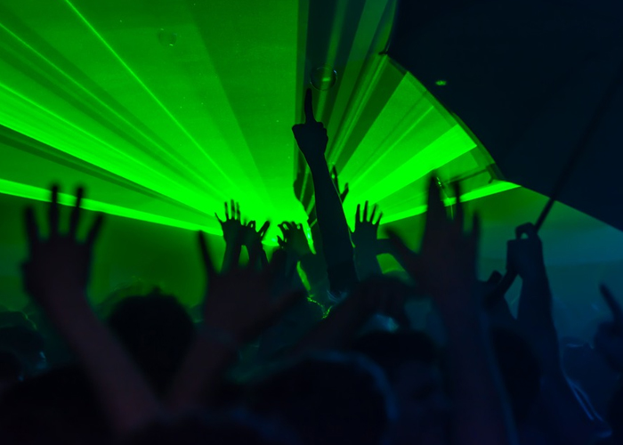 Las malditas fiestas electrónicas con las que israelitas prostituían colombianas