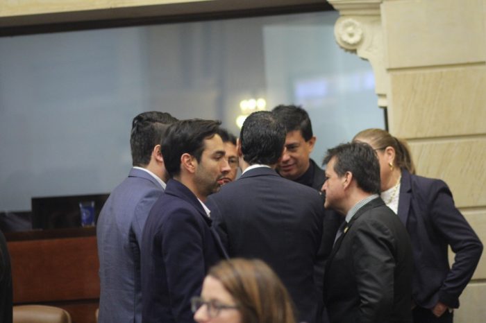 Pelea entre Verdes: Juanita Goebertus se queda sola en pleno debate - -- Las2orillas - Pelea entre Verdes: Juanita Goebertus se queda sola en pleno debate