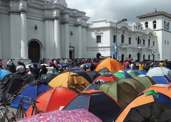 “Llueva o truene, el paro se mantiene”: la consigna de los estudiantes que acampaban en Popayán