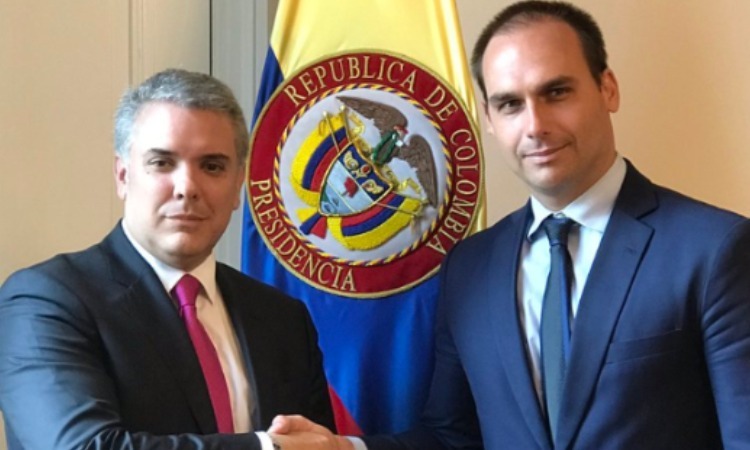 Por el ojo de la chapa