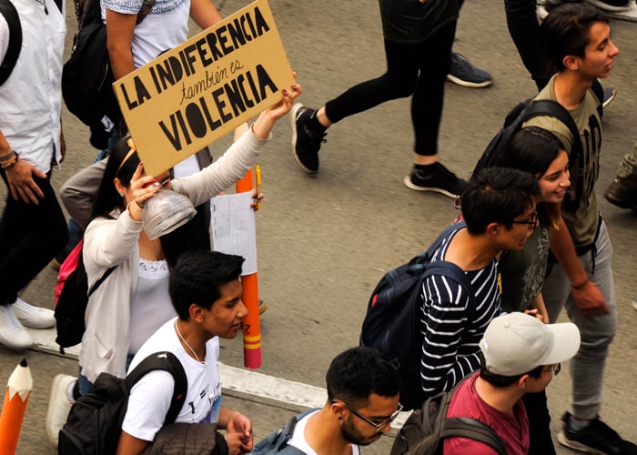 Muchachos, pilas, tenemos que tomar las riendas de Colombia
