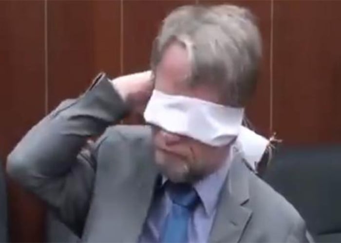 Antanas Mockus y su No a votar la Ley Tics con los ojos vendados