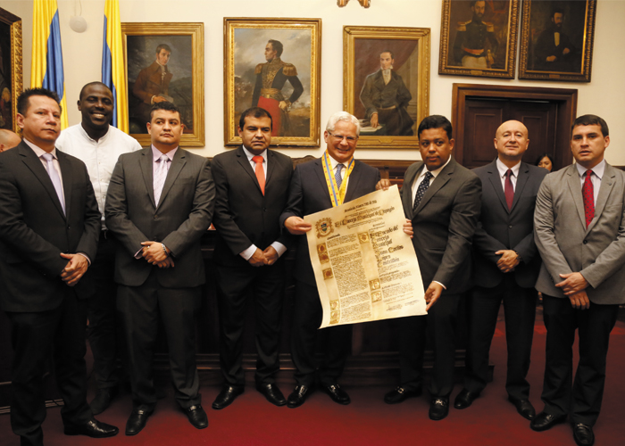 Gran Escudo del Concejo de Popayán para Juan Carlos López