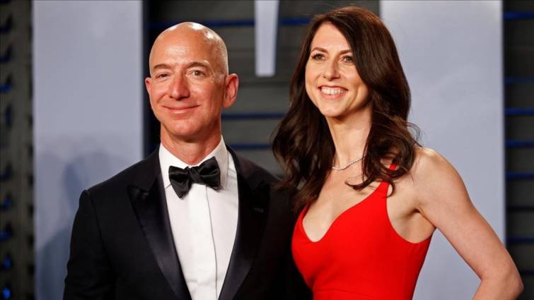 Por desamor, Jeff Bezos perdería su posición de ser el más rico del mundo
