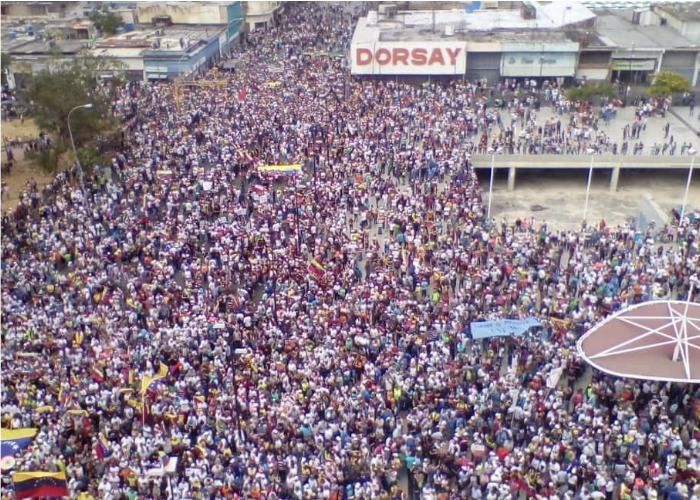 Maduro enfrentado a ríos de gente: ¡No más!