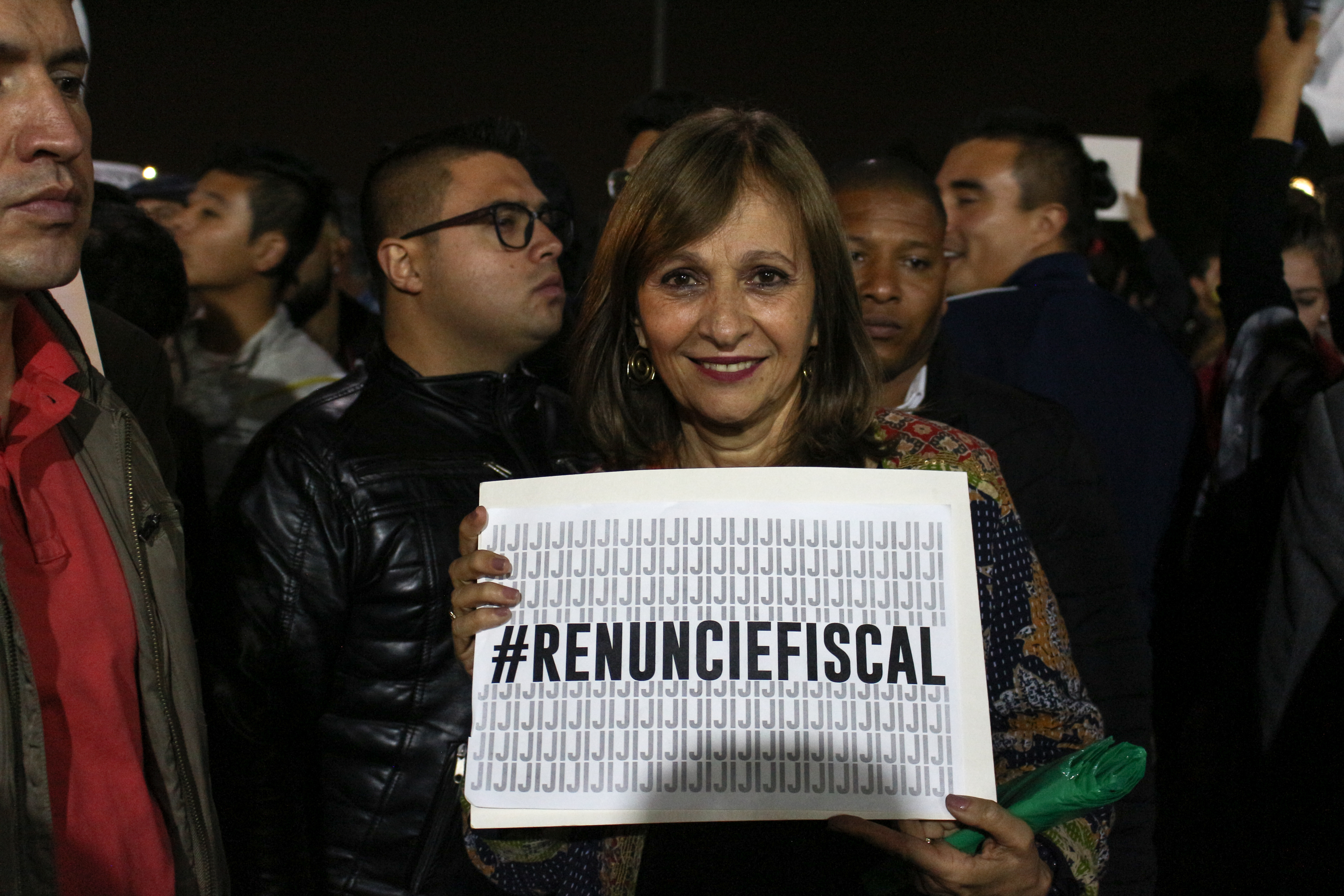  - Menos masivo, pero más influyentes: nuevo plantón contra el fiscal Martínez