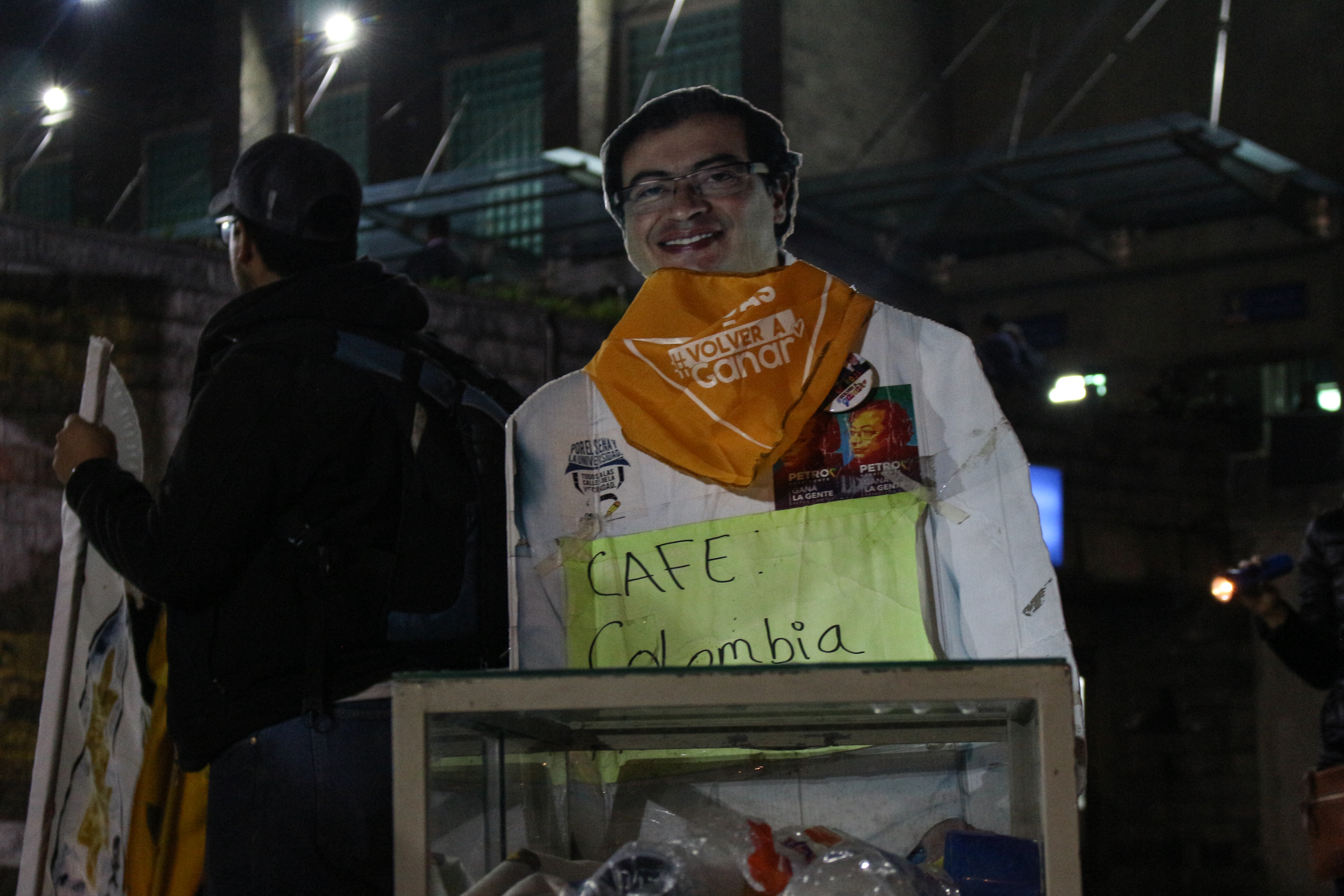  - Menos masivo, pero más influyentes: nuevo plantón contra el fiscal Martínez