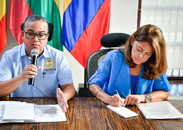 La vicepresidenta respirándole en la nuca a Pedrito Pereira