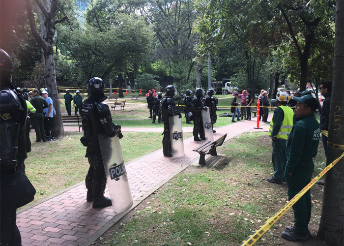 Cuando el Esmad no apalea estudiantes, se le da por cortar árboles