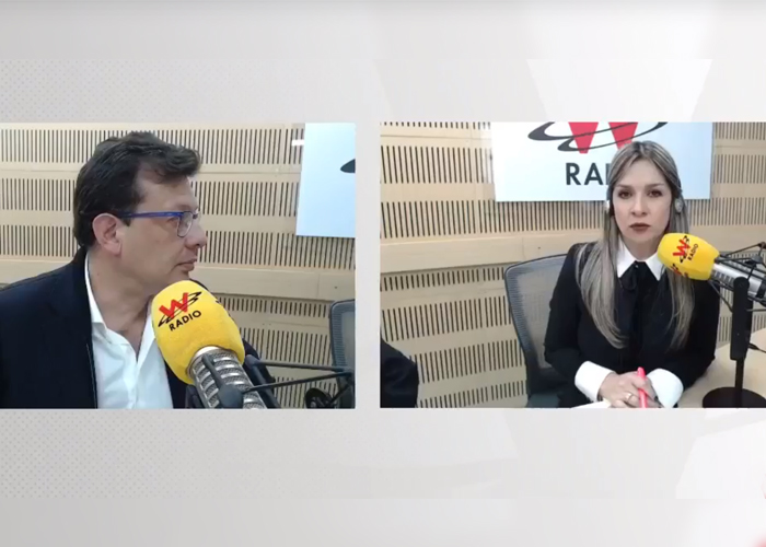 Con Hollman, Vicky Dávila se puso los guayos