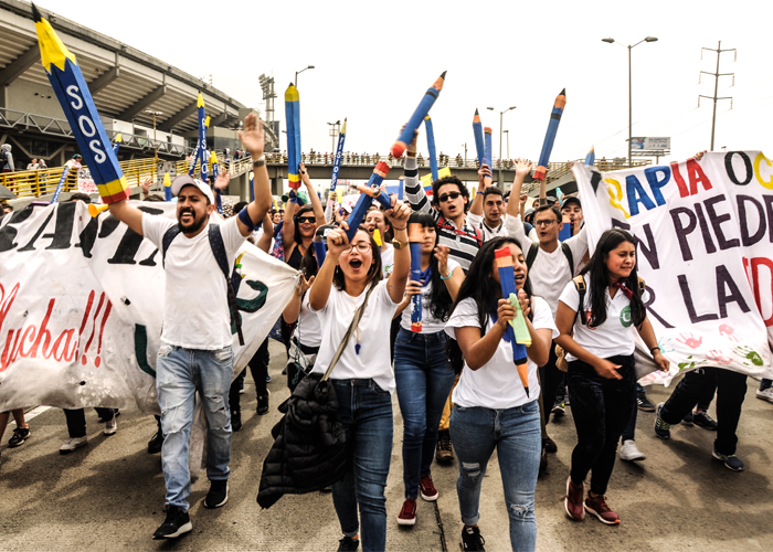 Movilización estudiantil deja becas para la ciencia con conciencia