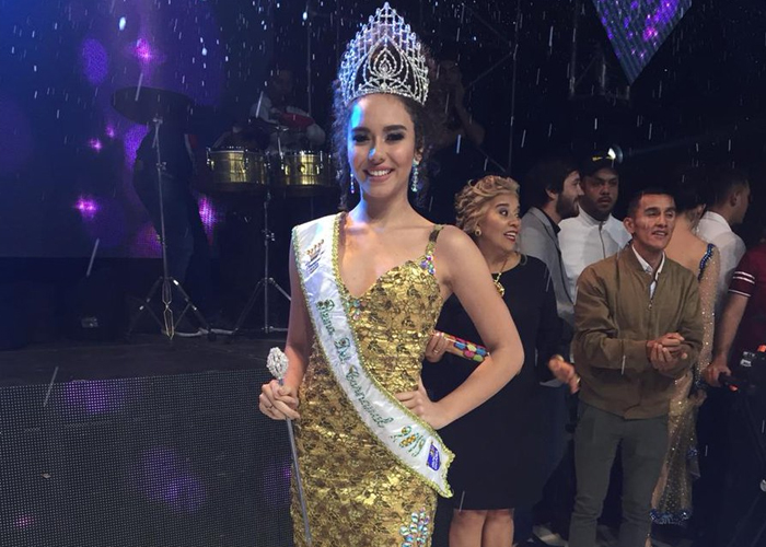 Y el premio para la reina es... ¡una cirugía plástica!