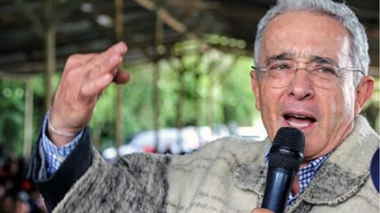 Mano visible maneja lo público