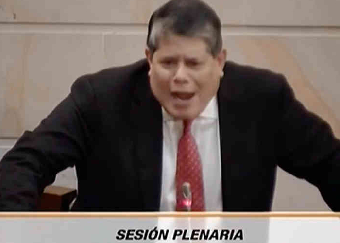 Cuántos proyectos de censura va a proponer este gobierno emprendedor, equitativo y legal...