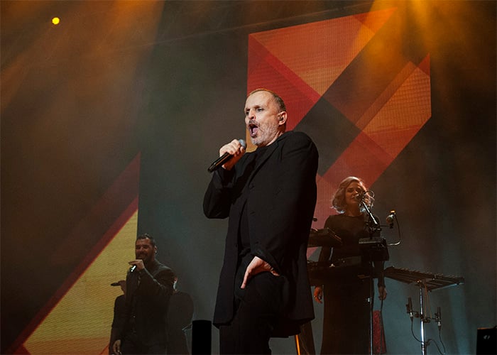 La extraña enfermedad que se le llevó la voz a Miguel Bosé