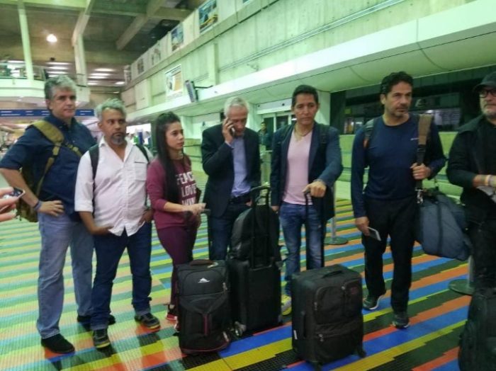 Jorge Ramos, sacado a las patadas de Venezuela - -- Las2orillas - Jorge Ramos, sacado a las patadas de Venezuela