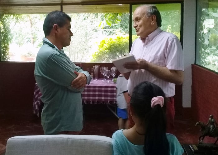 Gustavo Álvarez Gardeazábal: viaje a la casa de un gigante que vive entre nostalgias