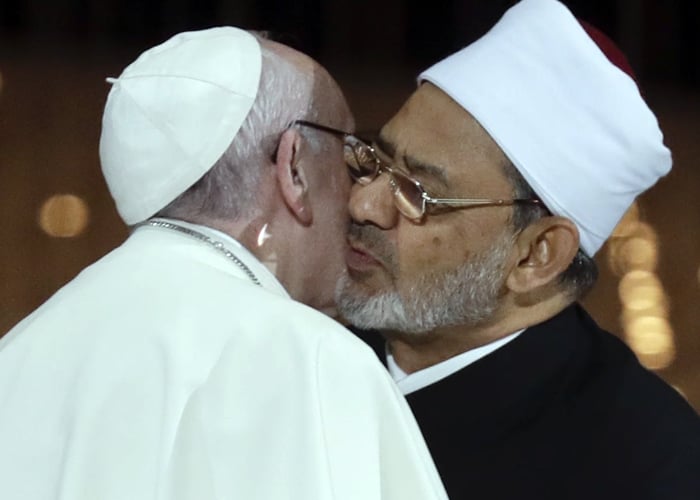 El beso de la paz y sus históricas connotaciones