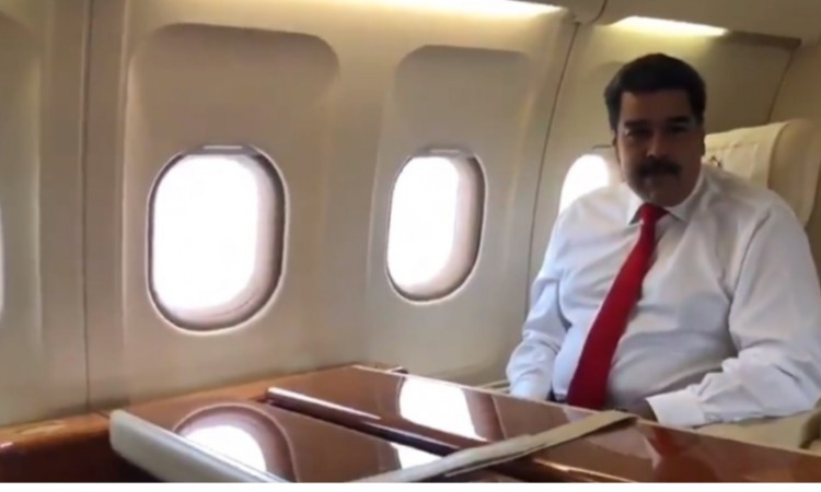 Maduro necesita un lugar caliente y en español