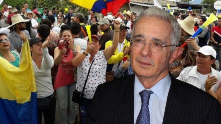 Qué es la joda con los maestros, senador Uribe