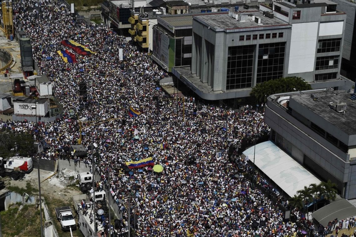 Maduro cede: va a elecciones legislativas con Guaidó