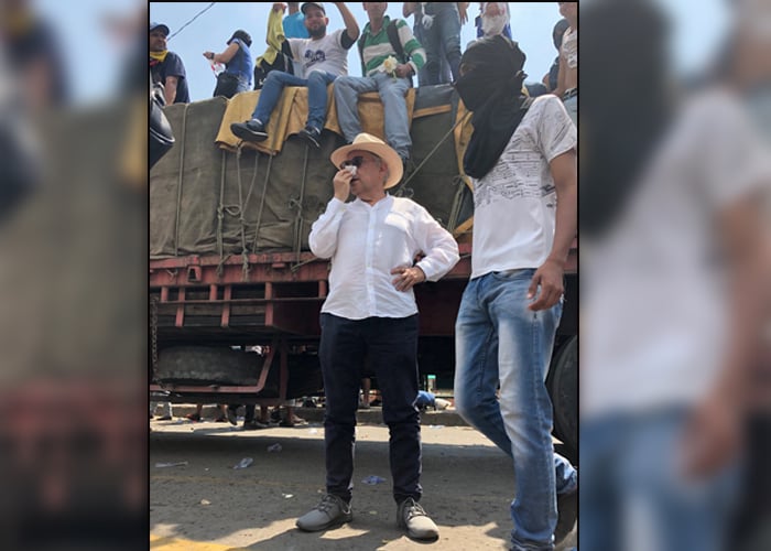 José Obdulio Gaviria se remanga en la frontera