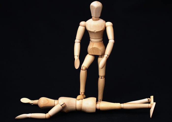 ¡Qué bajo hemos caído!